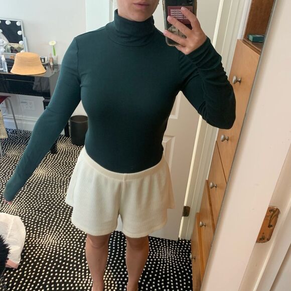 Aritzia turtle neck - Picture 1 of 5